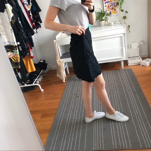 J Crew Lace Black Pencil Skirt - Picture 3 of 6